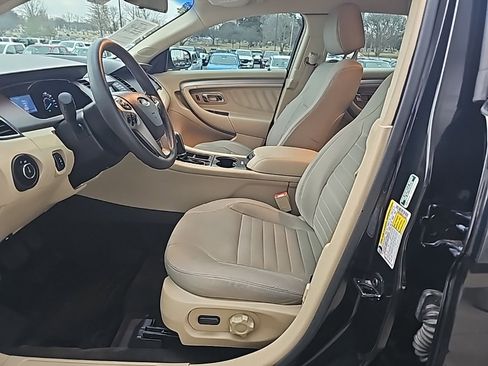 Used 2015 Ford Taurus SE image 9