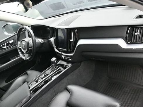 Used 2019 Volvo XC60 T6 Momentum w/ Advanced Package AWD/4WD image 12