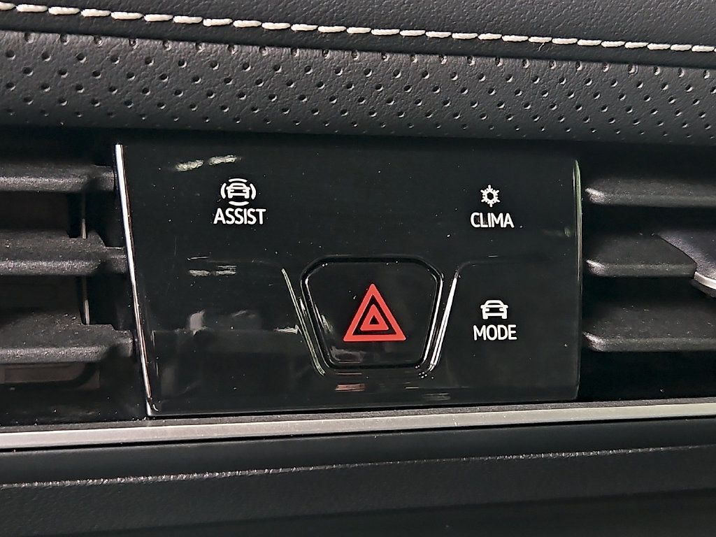 Certified 2025 Volkswagen Atlas SE AWD/4WD image 16