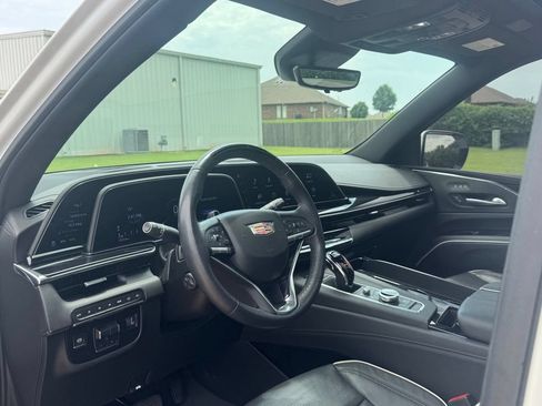Used 2024 Cadillac Escalade Sport w/ LPO, ONYX Package AWD/4WD image 9
