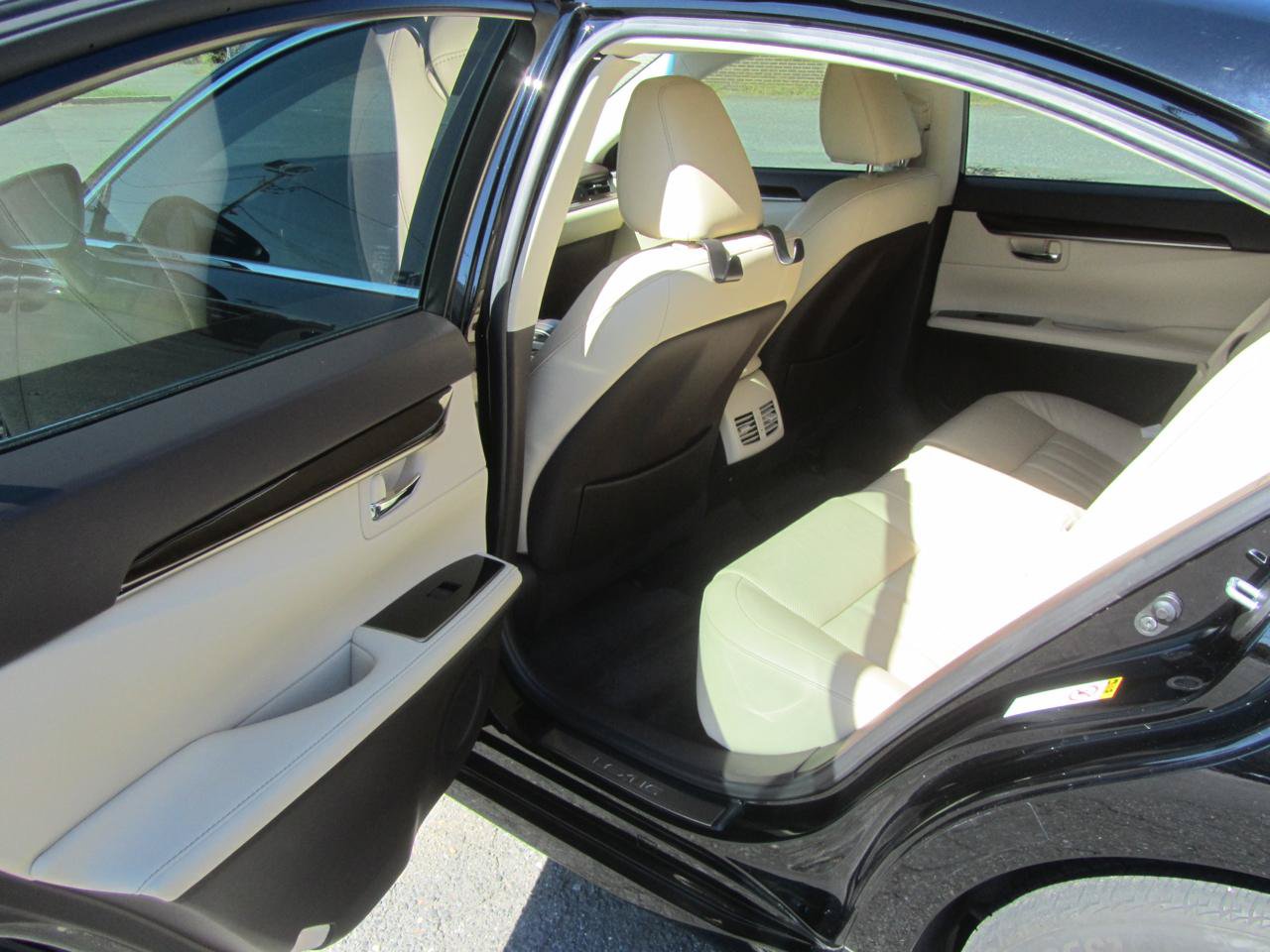 Used 2016 Lexus ES 350 w/ Luxury Package w/Wood Trim FWD image 20