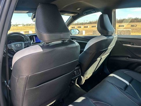 Used 2025 Toyota Camry SE image 17