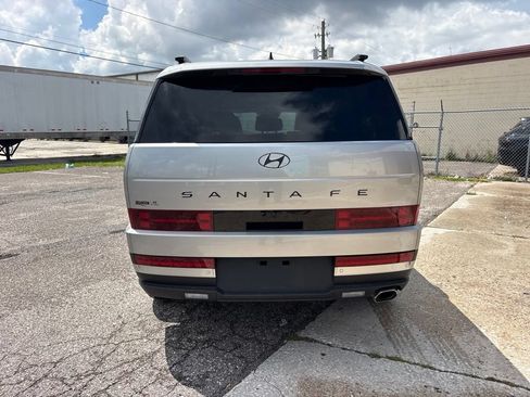 Used 2024 Hyundai Santa Fe Limited FWD image 4