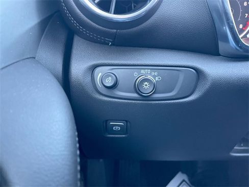 Used 2020 Chevrolet Blazer LT image 17