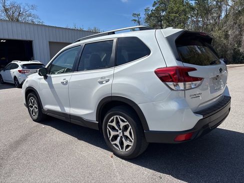 Used 2019 Subaru Forester Premium image 24