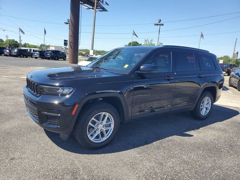 Used 2024 Jeep Grand Cherokee L Limited w/ Black Appearance Package AWD/4WD image 2