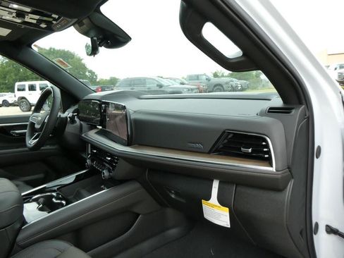 New 2026 Chevrolet Suburban High Country AWD/4WD image 11