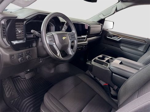 Used 2024 Chevrolet Silverado 1500 LT image 3