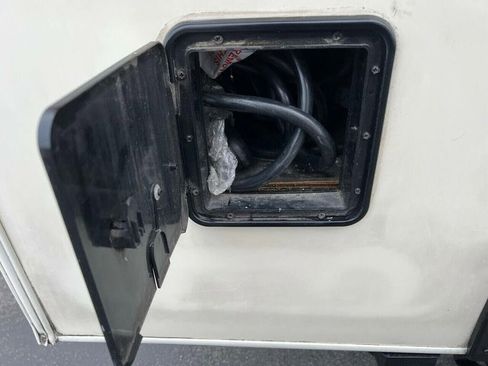 Used 2014 Ford E-350 and Econoline 350 Super Duty image 50