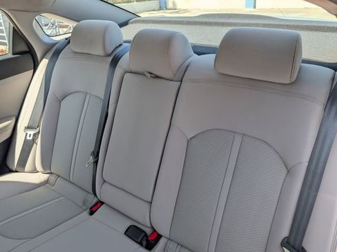 Used 2017 Hyundai Sonata SE FWD image 15