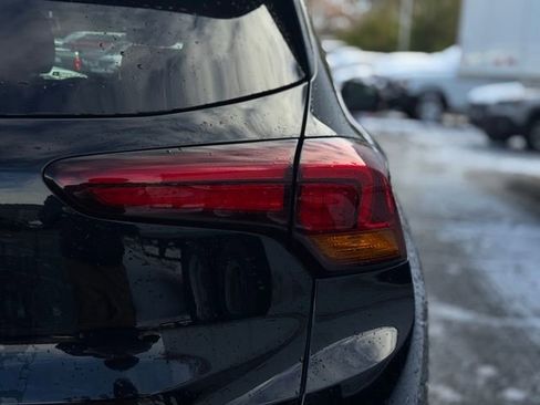 Used 2023 Buick Encore GX Essence w/ Experience Buick Package image 8