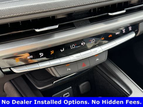Used 2025 Cadillac XT4 Premium Luxury FWD image 18