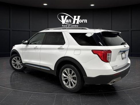 Used 2023 Ford Explorer Limited image 3