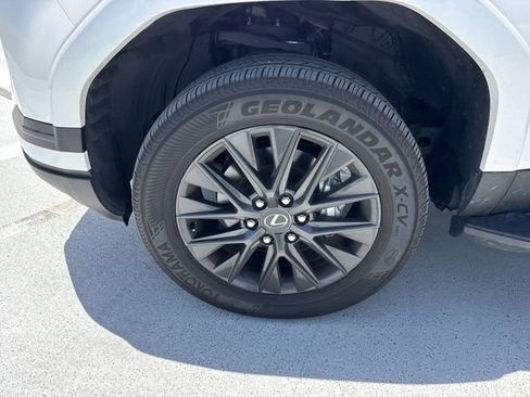 Used 2024 Lexus GX 550 w/ Accessory Package (31) AWD/4WD image 10