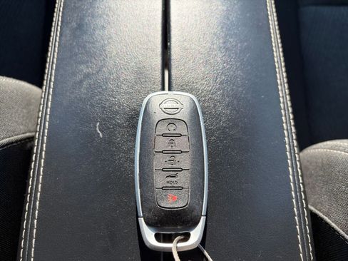 Used 2025 Nissan Rogue SV image 21