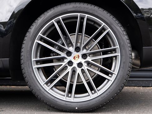 Used 2025 Porsche Macan image 13