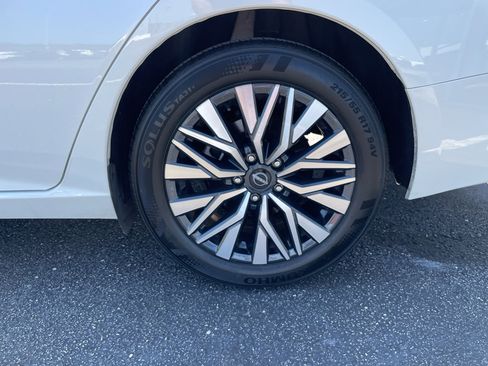 Used 2025 Nissan Altima 2.5 SV FWD image 25