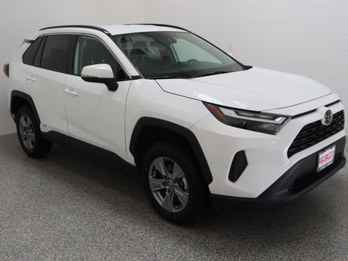 Certified 2025 Toyota RAV4 LE AWD/4WD image 4