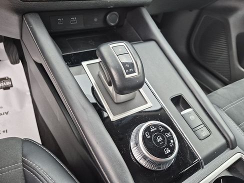 Used 2024 Mitsubishi Outlander SE AWD/4WD image 26