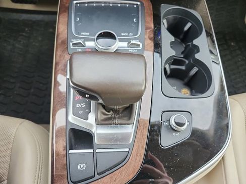 Used 2017 Audi Q7 3.0T Premium Plus w/ Premium Plus Package image 35