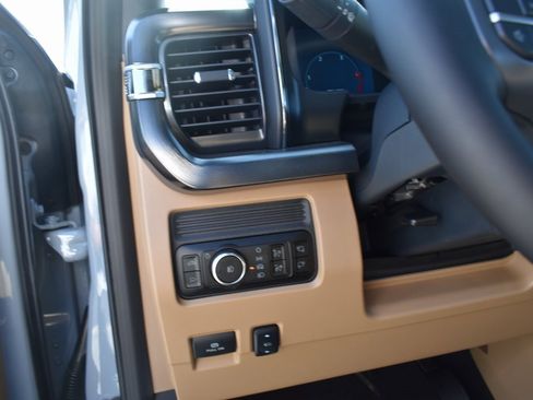 Used 2025 Ford F450 Lariat w/ FX4 Off-Road Package image 23