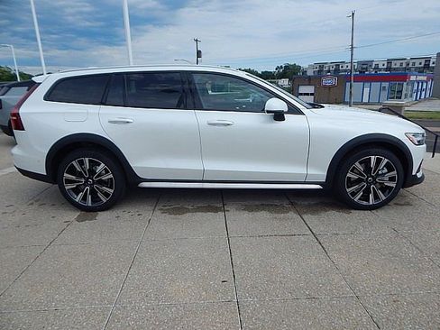 New 2026 Volvo V60 B5 Cross Country Ultra w/ Climate Package image 7