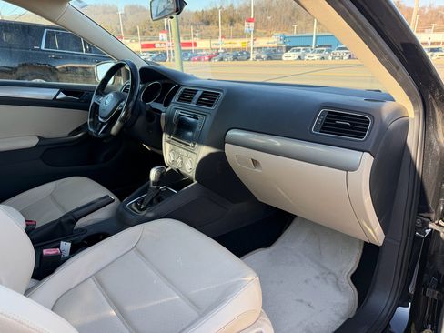 Used 2017 Volkswagen Jetta SE image 26