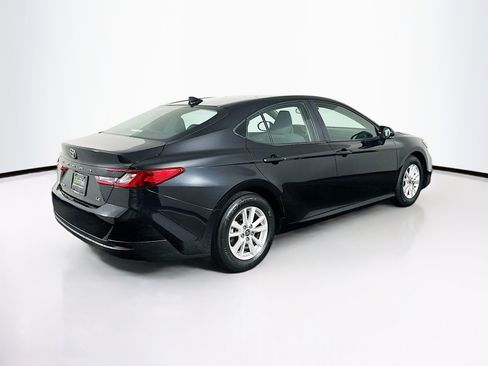 Used 2025 Toyota Camry LE image 9