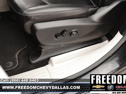 Used 2023 Chrysler Pacifica Touring-L FWD image 31