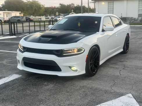 Used 2019 Dodge Charger Scat Pack w/ Plus Group image 3