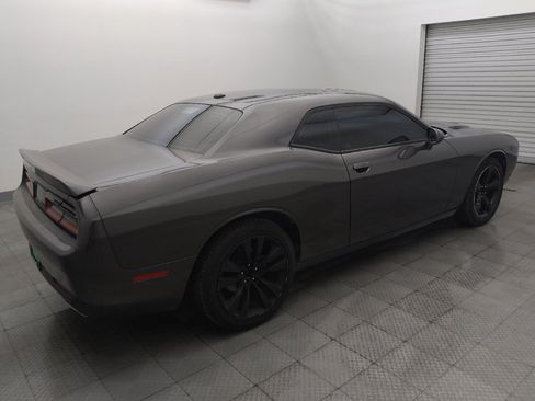 Used 2021 Dodge Challenger SXT w/ Driver Convenience Group RWD image 10