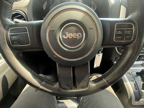 Used 2014 Jeep Compass Latitude w/ Sun/Sound Group AWD/4WD image 16
