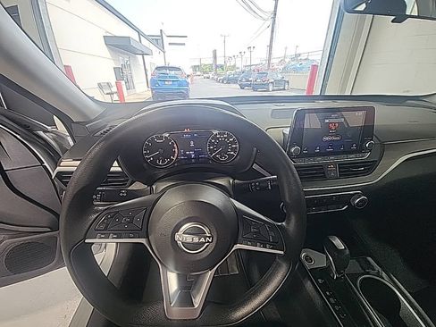 Used 2024 Nissan Altima 2.5 SV FWD image 10