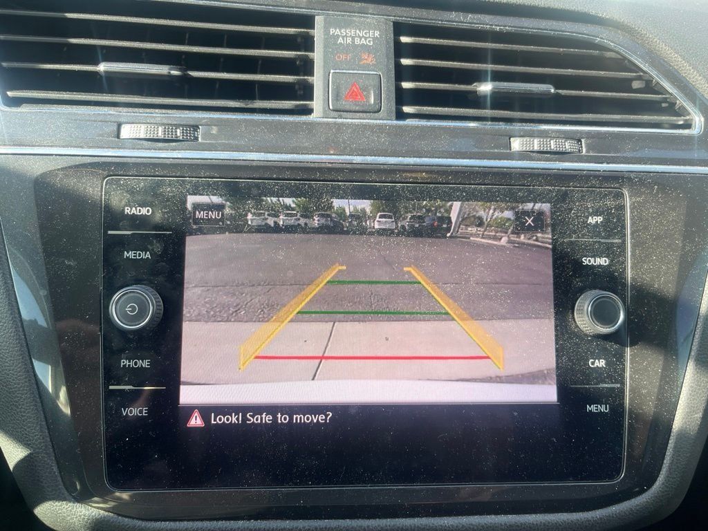 Used 2018 Volkswagen Tiguan SE AWD/4WD image 19