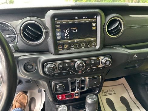 Used 2022 Jeep Wrangler Unlimited Rubicon 4xe w/ Cold Weather Group AWD/4WD image 15