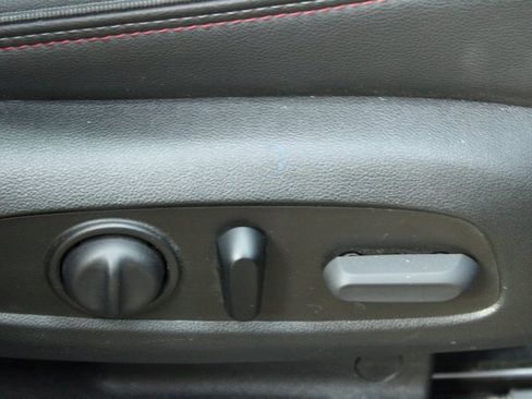 Used 2023 Chevrolet Traverse RS image 12