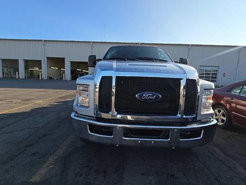 Used 2019 Ford F650 2WD Crew Cab Super Duty image 2