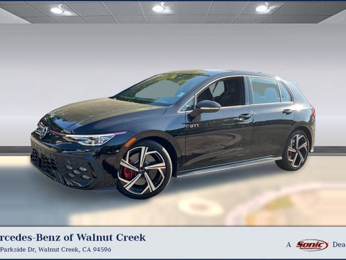 Used 2026 Volkswagen Golf SE FWD image 1