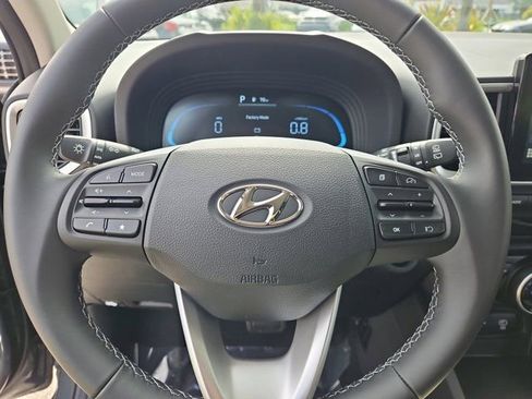 Certified 2025 Hyundai Venue SEL image 18