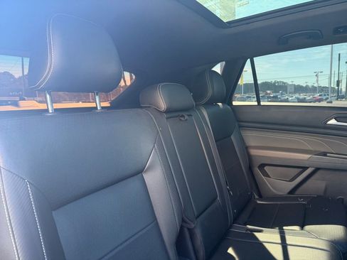 Used 2021 Volkswagen Atlas Cross Sport SE w/ Panoramic Sunroof Package image 17
