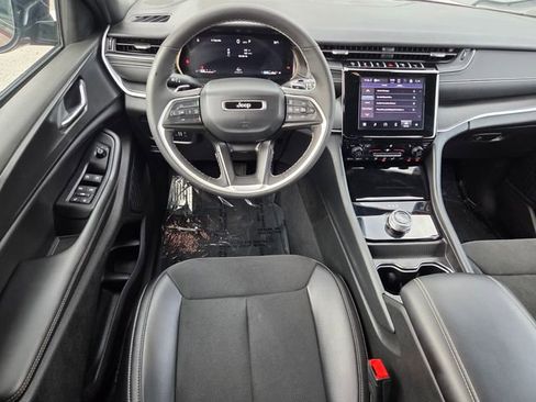Certified 2025 Jeep Grand Cherokee Altitude AWD/4WD image 7