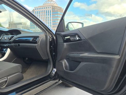 Used 2016 Honda Accord LX image 10