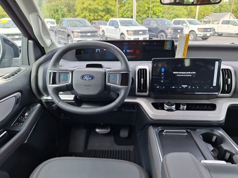 New 2025 Ford Expedition Active image 7