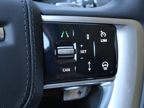 Used 2025 Land Rover Range Rover SE AWD/4WD image 18