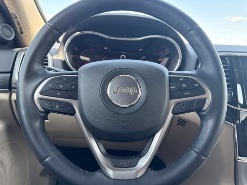 Used 2019 Jeep Grand Cherokee Limited AWD/4WD image 17