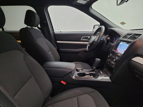 Used 2017 Ford Explorer XLT w/ Equipment Group 201A image 21