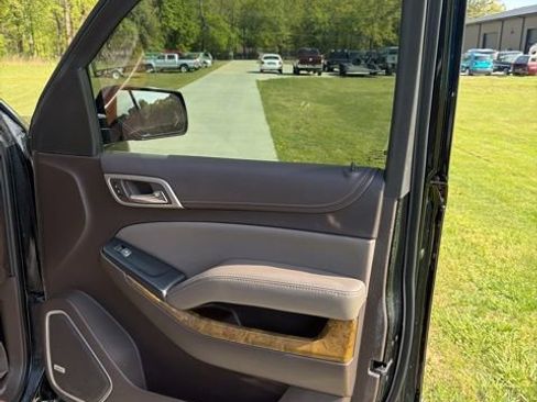 Used 2017 GMC Yukon Denali w/ Open Road Package AWD/4WD image 10