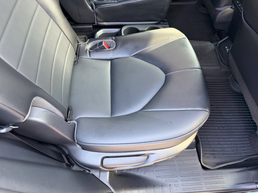Used 2022 Toyota Highlander XLE AWD/4WD image 20