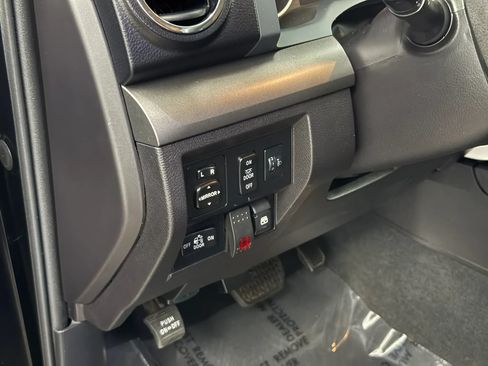 Used 2016 Toyota Tundra SR5 w/ SR5 Upgrade Package AWD/4WD image 19