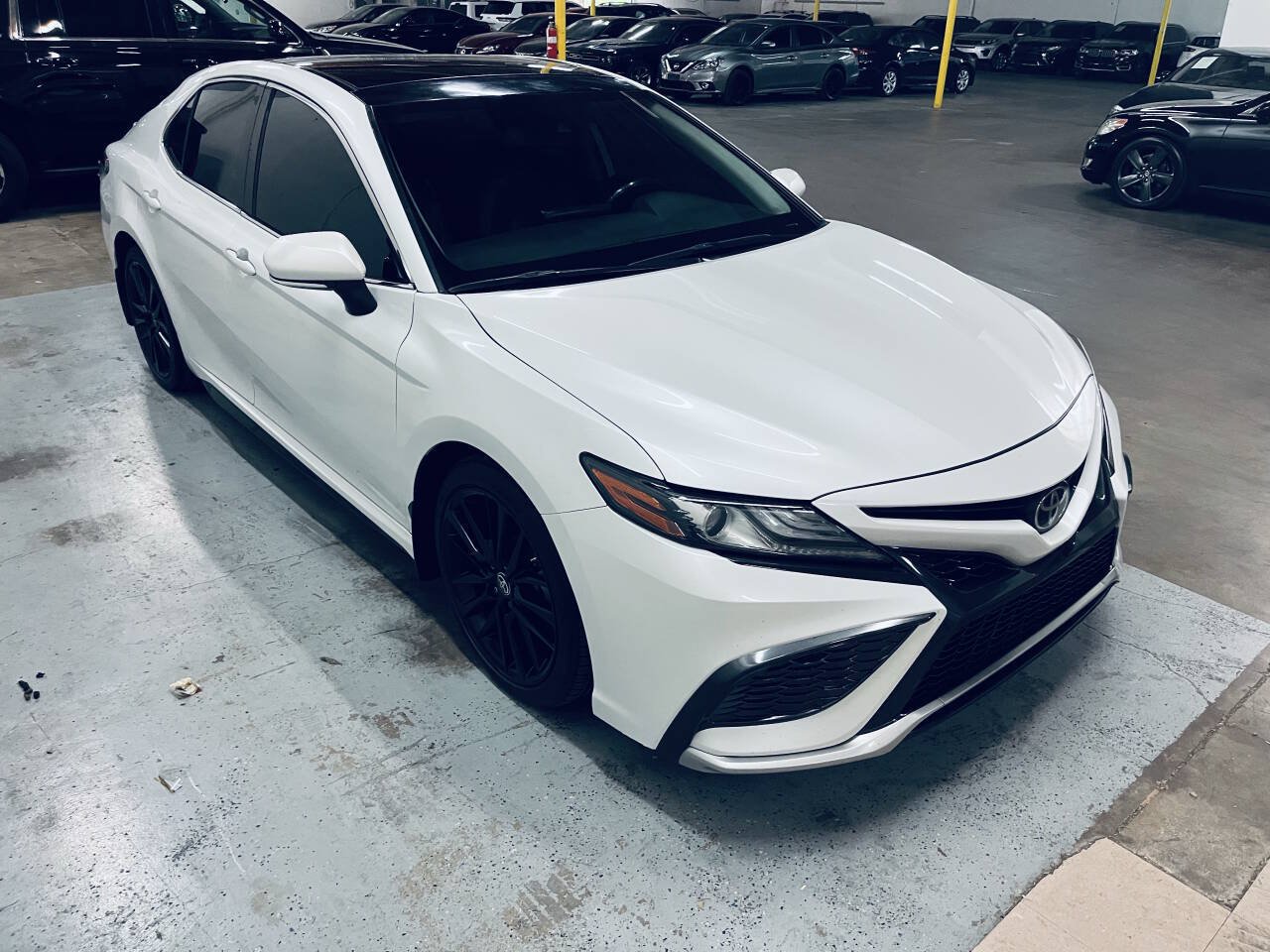 Used 2021 Toyota Camry XSE FWD image 11